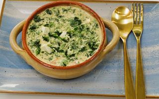 Palak paneer with bread/lipia