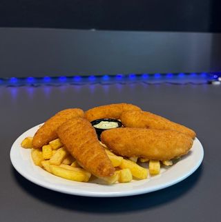 Tapa De Fingers De Pollo Con Papas Fritas