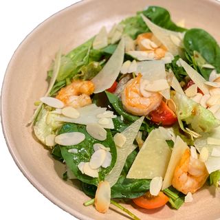 Зелений салат з креветками