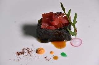 702. Gunkan maguro 2 pezzi