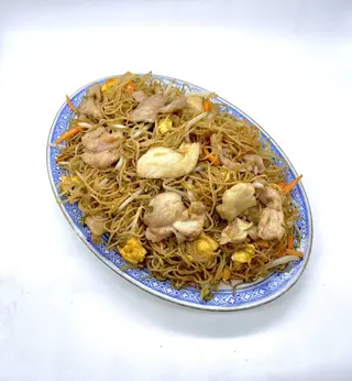 Massa frita com carne de galinha