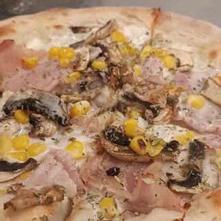 Pizza De Cuatro Estaciones (30 A 33 Cm.)