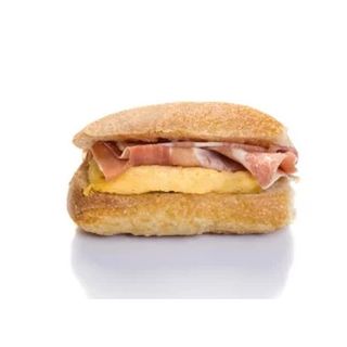 Bocadillo De Tortilla Francesa Con Queso Y Jamón York