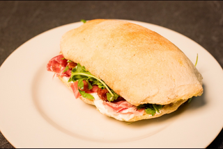 Sendvis cu prosciutto crudo 300 g