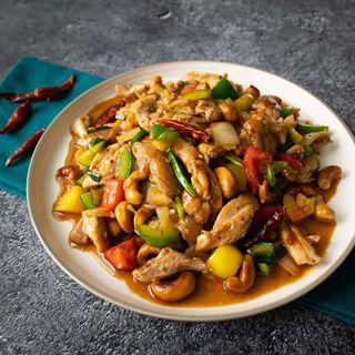 Chicken with green pepper and cashew nuts