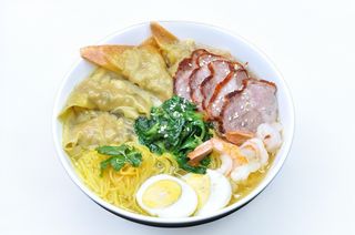 Zupa z makaronem wonton