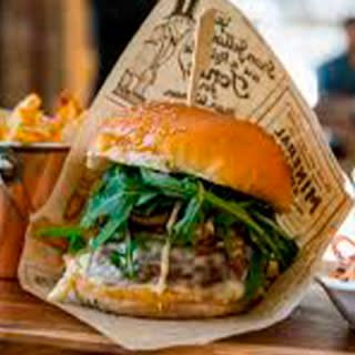 Hamburguesa con Bacon y Queso a la Canadiense