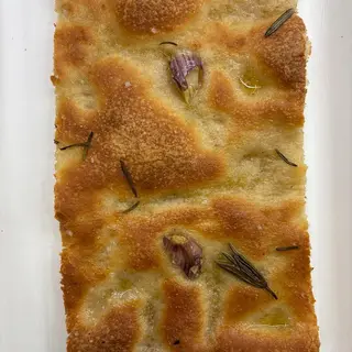 Focaccia aglio e rosmarino al trancio