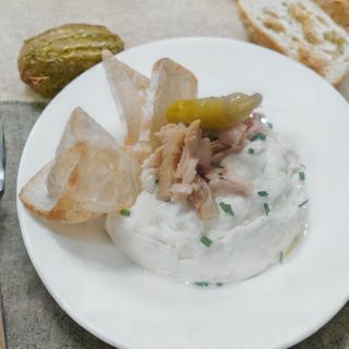 Ensaladilla Rusa con VENTRESCA y crackers