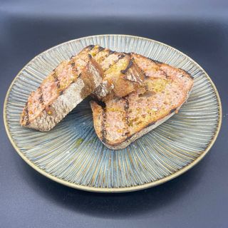 Pan de trigo sarraceno a la brasa con tomate del Parc Agrari