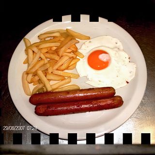 Batata, ovo e salchicha