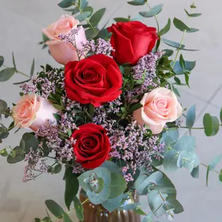 Ramo de rosas rojas y rosas · Margalida Comas