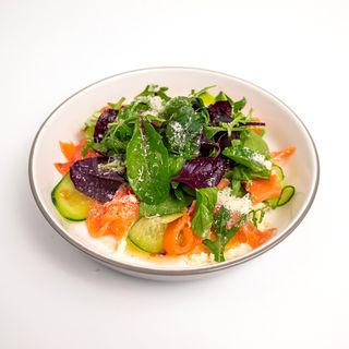 Салат з авокадо і лососем (200г)