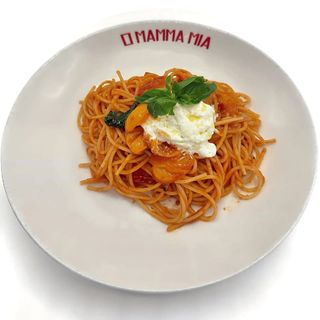 Spaghetti al pomodoro con stracciatella di bufala