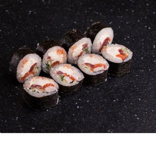 Футомак з креветкою, тунцем і лососем