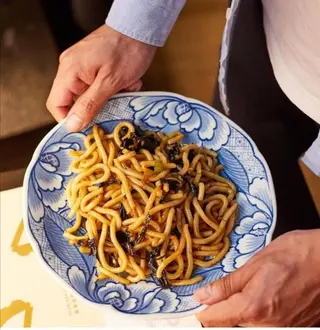 ¡Nuevo! Fideos udón con trompetas de la muerte