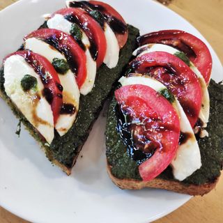 Բրուսկետտա  կապրեզե