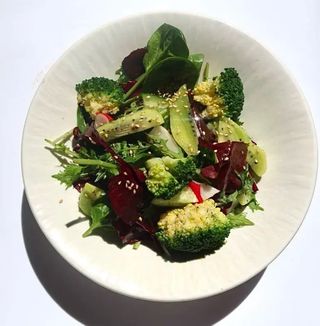 Salata verde cu broccoli si kiwi