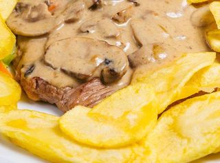 Bife c/Molho de Cogumelos