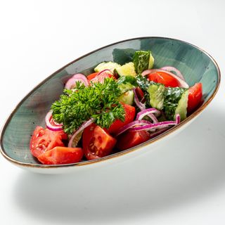 Свежий салат по домашнему