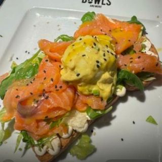 SALMON BENEDICT