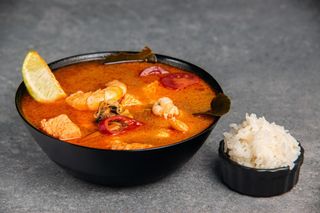 Том Ям з морепродуктами