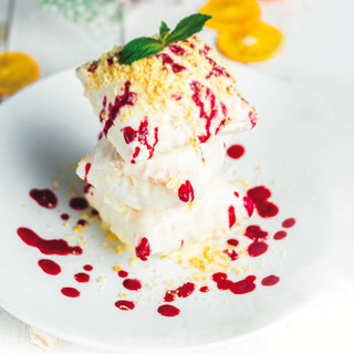 Таңқурай пюресі қосылған наполеон/Наполеон с малиновым пюре