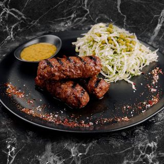 Mici cu salată de varză