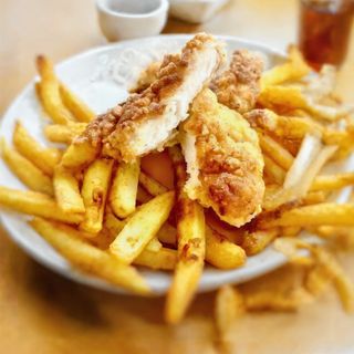 Spicy chicken strips 4 con patatas y bebida