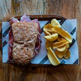 Bocadillo de paletilla ibérica