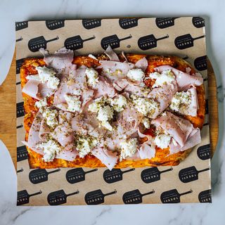 Pizza Prosciutto e Buffala