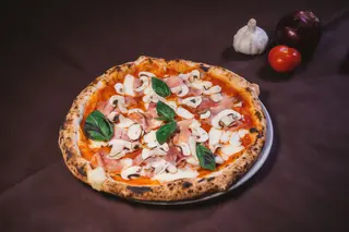 Pizza Proscuitto e Funghi