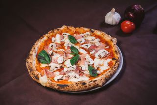 Pizza Proscuitto e Funghi