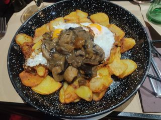 Huevos Rotos con Setas