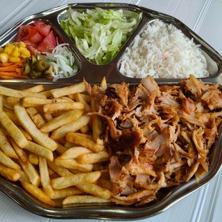 Plato kebab con arroz (pollo)