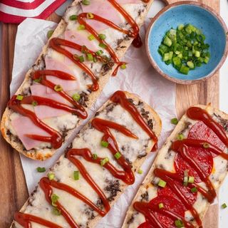 Zapiekanka z salami mała ok 20 cm ser,salami,sos