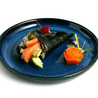 123.Temaki De Salmón Y Aguacate
