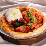 არომატული პური ბურატათი და პომიდვრით