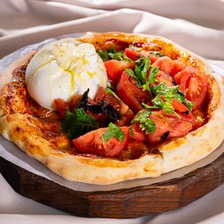 არომატული პური ბურატათი და პომიდვრით