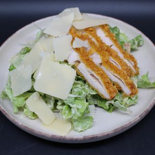 Салата Цезар с хрупкаво пиле(180г)