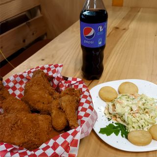 Combo Pana:  6 Piezas Pollo + entrantes + Refrescos