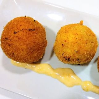 Tapita De Bombas Caseras Con Salsita Picante (3 Uds.)