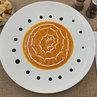 Supă cremă de legume cu crutoane