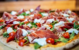 Pizza Cuatro Estaciones (Media Luna)