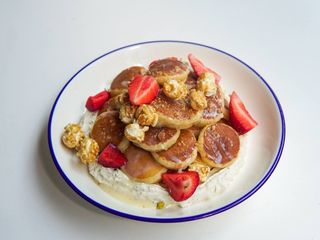 Мініпанкейки з горіховим кремом та згущеним молоком (295г)