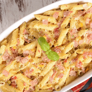 Massa ao bechamel, queijo e fiambre