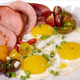 «ЯИЧНИЦА С КОЛБАСОЙ»