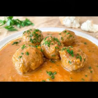 Albóndigas en salsa