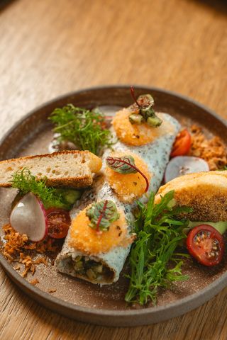 Omletă din albuș cu trufe și gălbenuș în panko