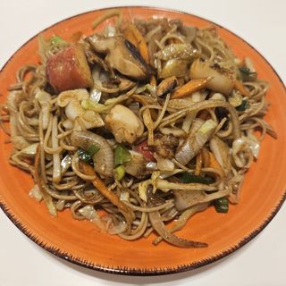 Noodles cu fructe de mare